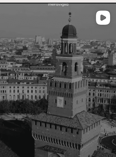Post Instagram con lo skyline di Milano